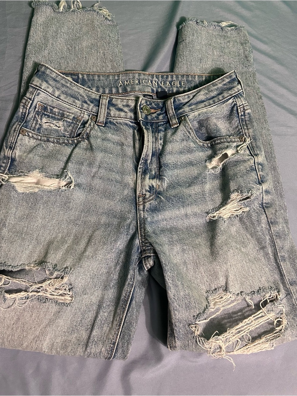 American Eagle Outfitters Light Blue Distressed Mom Jeans size 4 reg